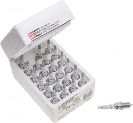 swieca-zaplonowa-champion-j19lm-w24-kosiarki