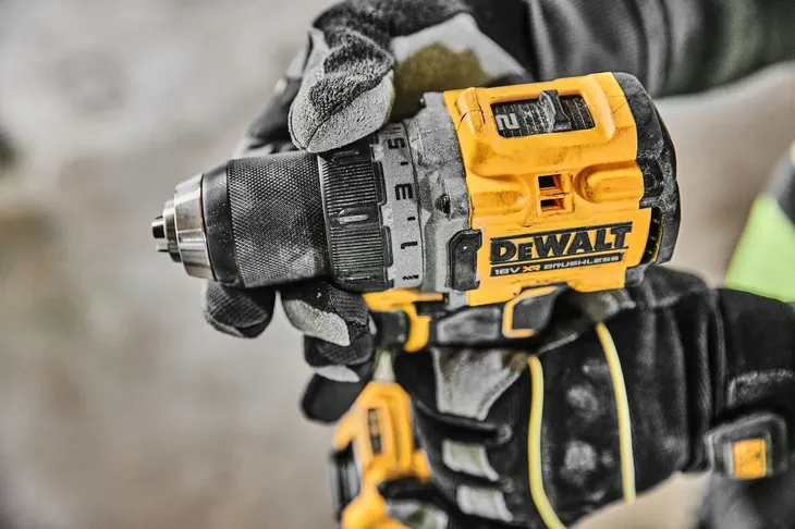 wkretarka-akumulatorowa-dewalt-dcd800e1t-powerstack-2-biegi-17ah-90nm-twardy-moment-obrotowy-90-nm