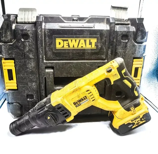 mlotowiertarka-dewalt-sds-plus-0-w-funkcyjnosc-3-funkcyjny-wiercenie-z-i-bez-udaru-podkuwanie