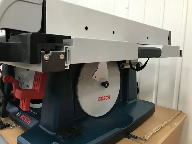 pila-stolowa-bosch-2000-w-30-mm-maksymalna-wysokosc-ciecia-79-mm