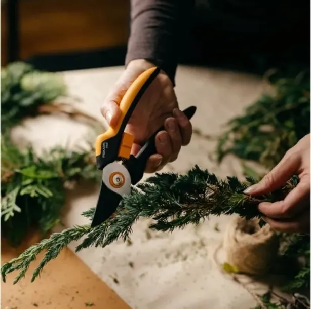 fiskars-p341-sekator-nozycowy-solid-1057164-marka-fiskars-kod-producenta-1057164