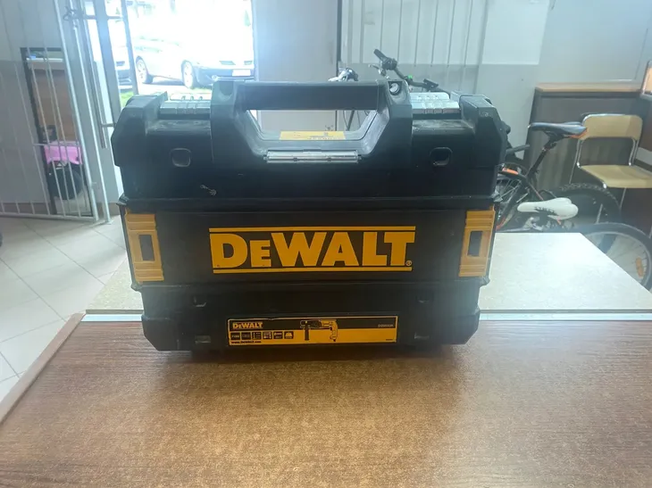 dewalt-mlotowiertarka-sds-plus-800-w-d25133k-funkcyjnosc-3-funkcyjny-wiercenie-z-i-bez-udaru-podkuwanie