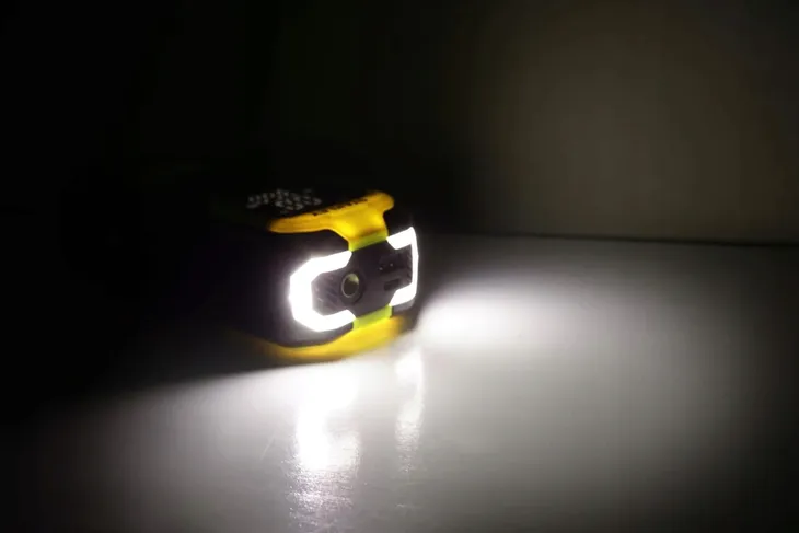 stanley-kompresor-akumulatorowy-10bar-powerbank-usb-latarka-led-sxif0101-waga-z-opakowaniem-1-2-kg-cisnienie-maksymalne-10-bar