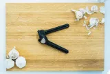 praska-do-czosnku-fiskars-marka-fiskars-waga-z-opakowaniem-0-5-kg