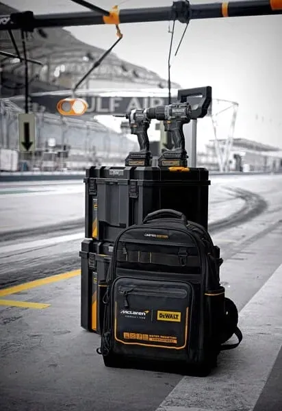 plecak-dewalt-dwst60122-1