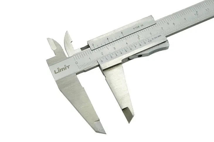 suwmiarka-analogowa-limit-200-mm-maksymalny-zakres-pomiaru-200-mm-dokladnosc-pomiaru-0-05-mm