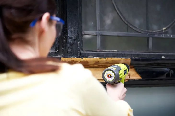 opalarka-ryobi-2000-w-230-v-650-c-zasilanie-sieciowe