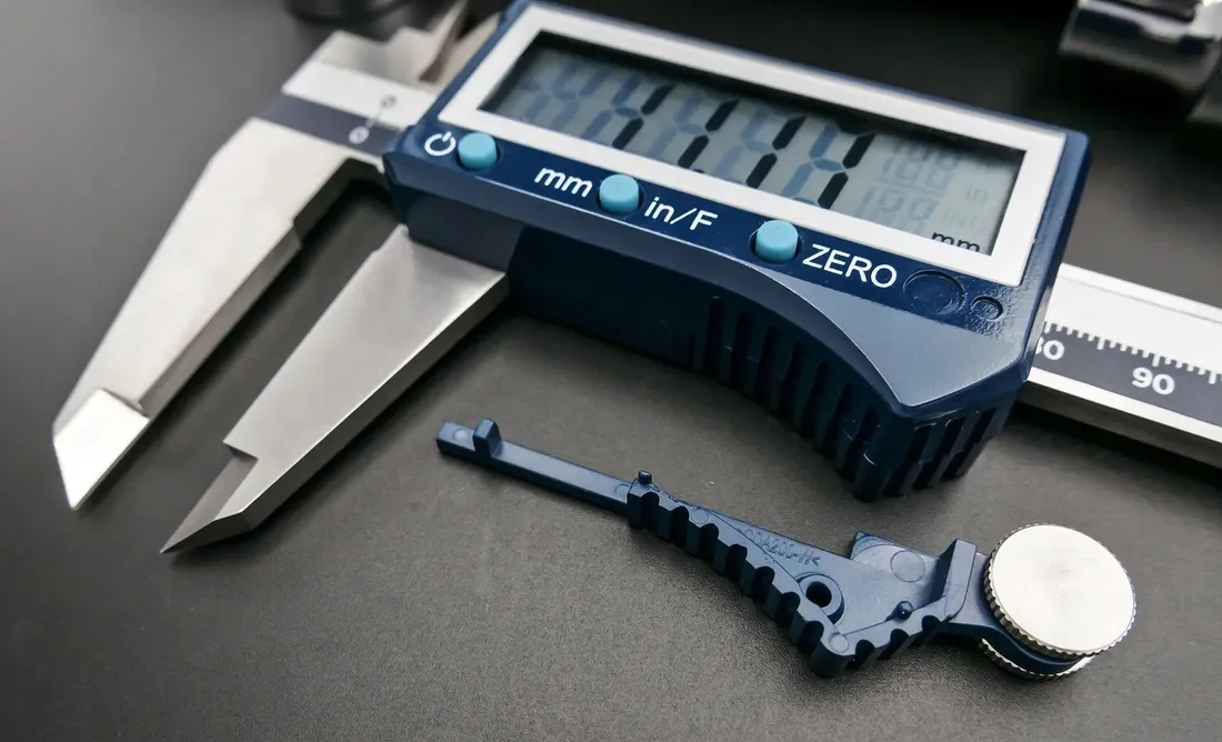 suwmiarka-elektroniczna-limit-200-mm