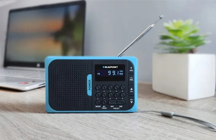 miniradio-blaupunkt-pr5bl-0-w-niebieski-waga-z-opakowaniem-0-25-kg