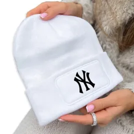 czapka-zimowa-klasyczna-biala-nyc-new-york-wzory