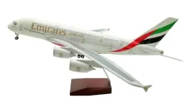 model-samolotu-emirates-airbus-a380-kolekcjonerska-replika-47cm-1-150-led