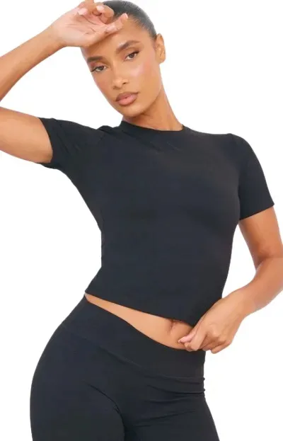 prettylittlething-top-sportowy-czarny-basic-38-eks