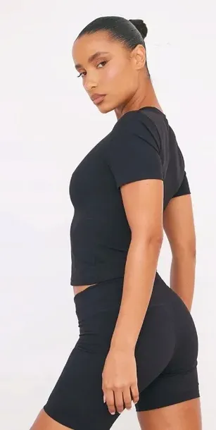 prettylittlething-top-sportowy-czarny-basic-38-eks-marka-prettylittlething
