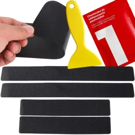 naklejki-ochronna-na-progi-czarny-carbon-4szt-chusteczka-do-odtluszczania