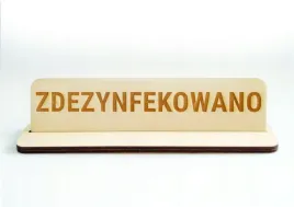tabliczka-na-stol-drewniana-zdezynfekowano-grawer