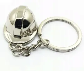 kreatywny-brelok-wisiorek-kask-ochronny-metalowy