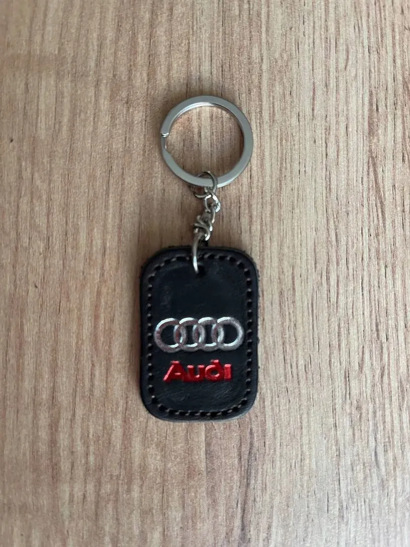 brelok-skorzany-do-samochodu-audi