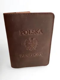 skorzane-etui-na-paszport-z-godlem-polski-brazowy