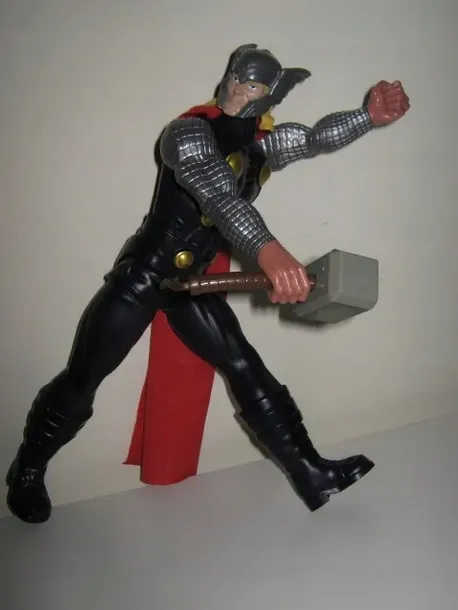 figurka-hasbro-avengers-thor-24-cm-minimalny-wiek-dziecka-4