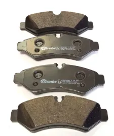 klocki-do-mercedes-sprinter-907-2018-tyl-brembo