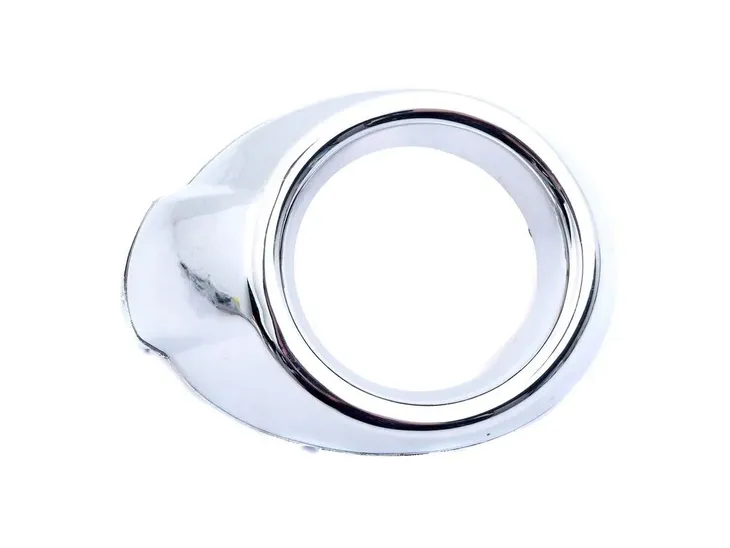 ramka-halogenu-lampy-prawa-focus-iii-strona-zabudowy-przod