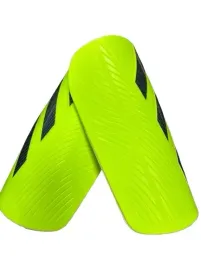 ochraniacze-pilkarskie-adidas-tiro-club-zielone-jd6024-r-l