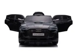 auto-na-akumulator-audi-e-tron-czarne-4x4-miekkie-kola-eva-skora-pilot
