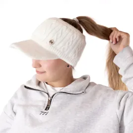 czapka-zimowa-ciepla-z-daszkiem-na-kitke-biala