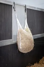 siatka-na-siano-harry-s-horse-slow-feeder-oczka-3-cm-biala-120x90-cm