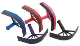 sciagacz-do-wody-dla-koni-shires-scraper-plastikowy-rozowy