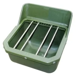 zlob-kerbl-dla-zrebiat-plastikowy-z-pretami