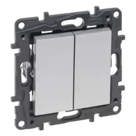lacznik-swiecznikowy-aluminium-863305-niloe-step-legrand