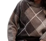 brazowy-sweter-w-romby-polska-marka-bez-marki