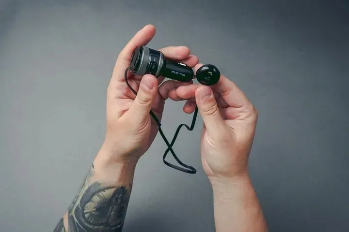transmiter-bluetooth-samochodowy-ladowarka-zestaw-glosnomowiacy-usb