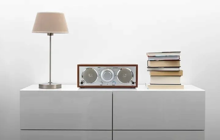 radio-w-stylu-retro-sieciowe-first-austria