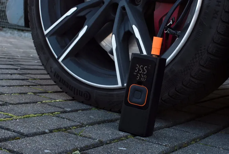 kompresor-samochodowy-sprezarka-pompka-do-opon-akumulatorowa-przenosna-12v-stan-nowy-kod-producenta-kompresor-samochodowy-sprezarka-pompka-aku