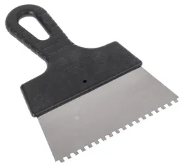 szpachelka-malarska-150mm-zebata-4x4-stalowa-do-kleju-i-zapraw