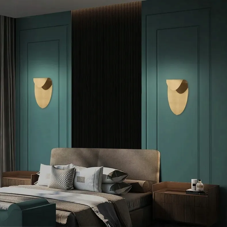 lampa-scienna-nowoczesna-kinkiet-metalowy-zloty-szczotkowany-led