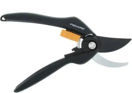 sekator-ogrodniczy-fiskars-p26-singlestep-1000567-nozyce-do-swiezych