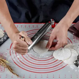 jednoreczny-walek-do-ciasta-oszczedzajacy-wysilek