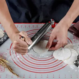 jednoreczny-walek-do-ciasta-oszczedzajacy-wysilek