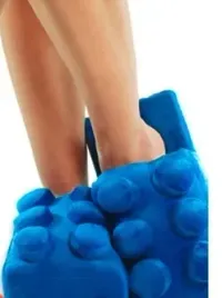 pluszowe-kapcie-buty-klocki-smieszne-niebieskie-blue-prezent