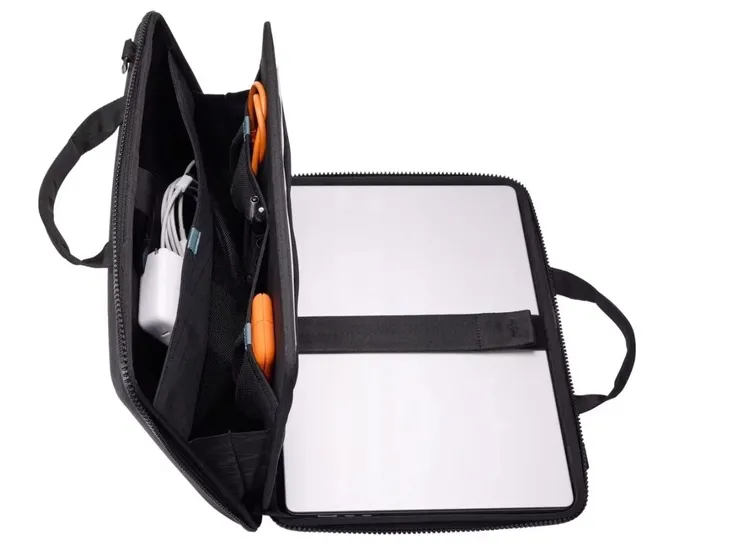 thule-gauntlet-5-macbook-attache-16-black-3205415-or-thule-thule-stan-opakowania-oryginalne
