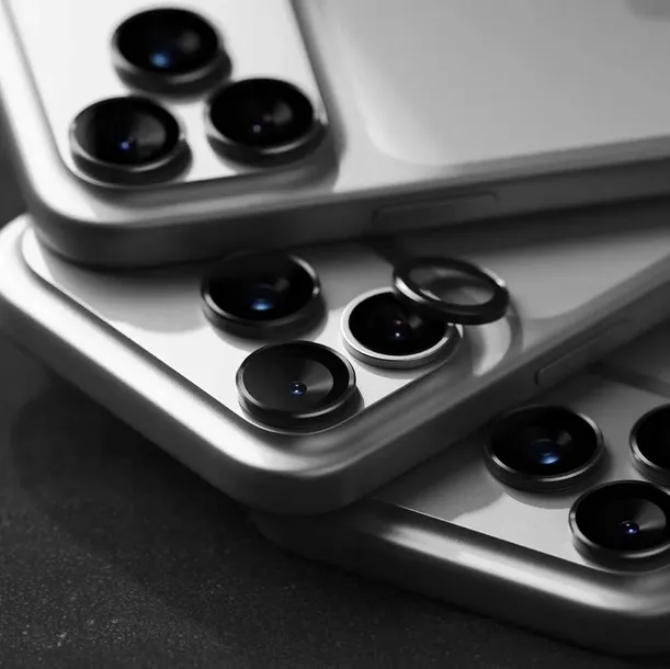 oslona-aparatu-na-iphone-17-pro-17-pro-max-camera-frame-protector-czarne-konstrukcja-powloka-oleofobowa