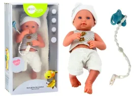 lalka-bobas-w-bialo-szarym-ubranku-czapeczka-smoczek-kolderka-lean-toys