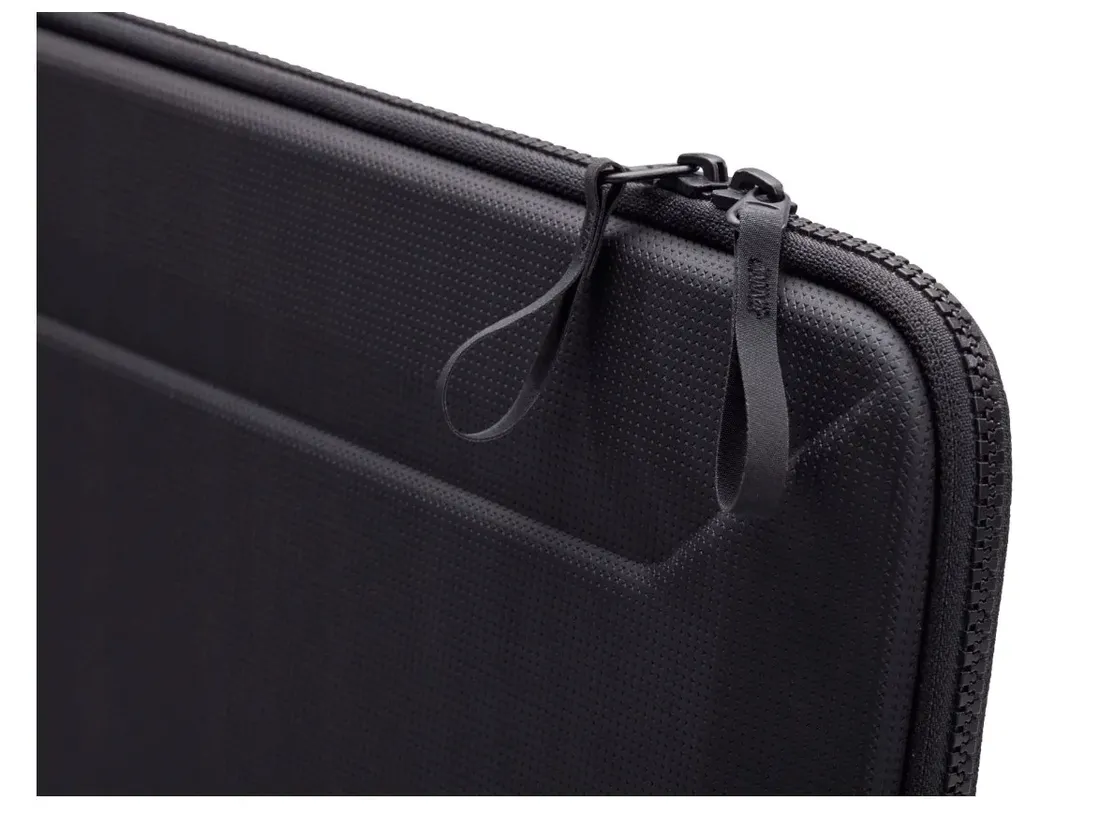 thule-gauntlet-5-macbook-sleeve-16-black-3205412-or-thule-thule