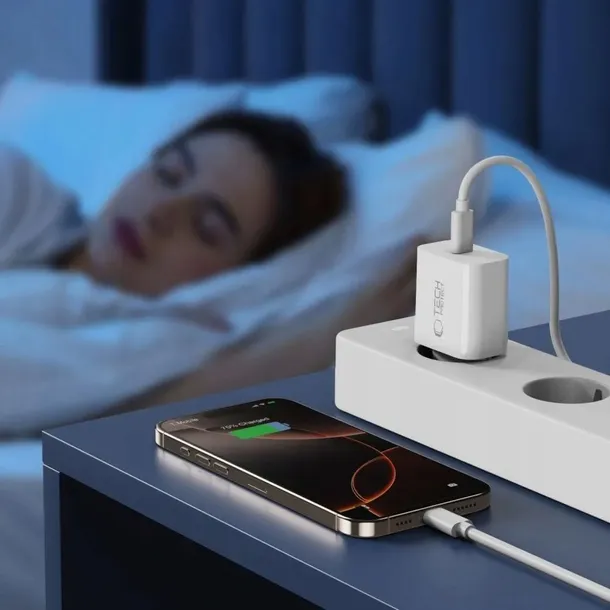 ladowarka-sieciowa-nc20w-usb-c-20w-biala-tech-protect-prad-wyjsciowy-3000-ma
