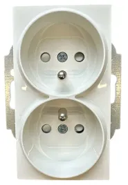 karre-gniazdo-z-u-podwojne-z-przeslonami-stykow-biale-90963657