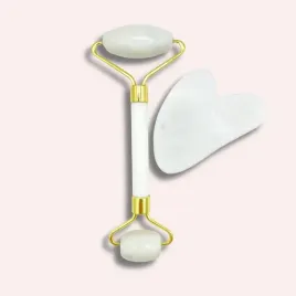 zestaw-roller-do-masazu-twarzy-z-jadeitu-dwustronny-kamien-gua-sha