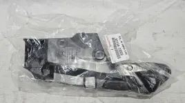 nowy-oryginalny-slizg-mocowanie-zderzaka-prawy-tyl-lexus-es-vii-52156-33020